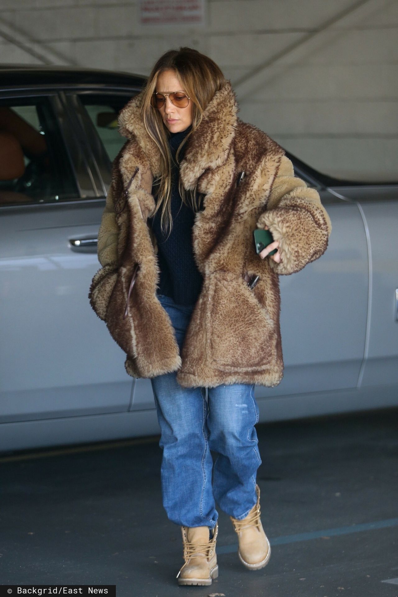 Jennifer Lopez w futrze na zakupach