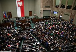 PiS notuje spadek, jest zmiana lidera. Mamy nowy sondaż partyjny