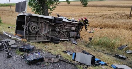 Wyprzedzał „na trzeciego”, doprowadził do śmiertelnego wypadku. Kierowca scanii w rękach policji