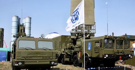 Minister obrony Turcji: System przeciwrakietowy S-400 kupiony od Rosji gotowy do użycia