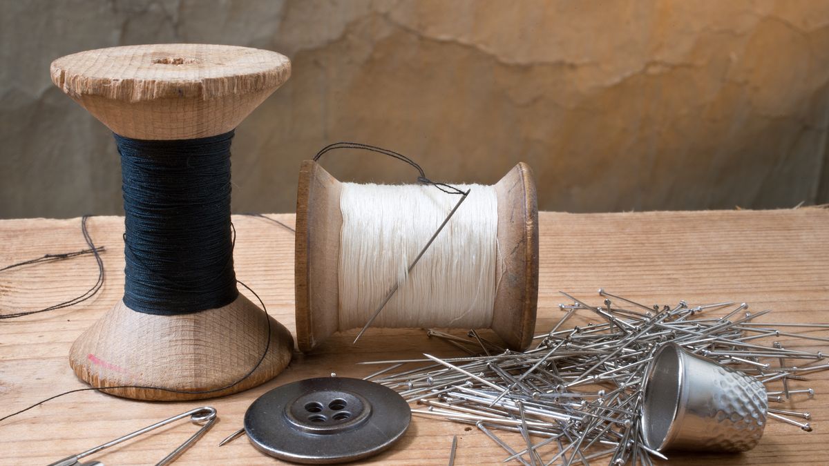 Two spools of thread with thimble
taken under studio light
aaron007
needlework, needlecraft, needle, handwork, thread a needle, sewing silk, thread, starnd, hobby, stitch, object, shallow depth of field, studio shooting, workroom, reel, vintage, retro, used, manufacture, woden desk, wooden reel, pin, safety-pin, push-pin, button, metal button