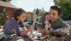 Reklama Barbie z tatą bawiącym się lalką emitowana także w Polsce (wideo)