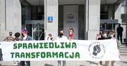 Warszawa. Protest przed siedzibą PGE. Chcą "sprawiedliwej transformacji". [ZDJĘCIA]