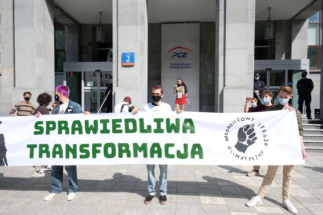 Warszawa. Protest przed siedzibą PGE