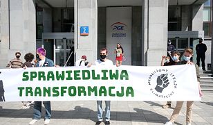 Warszawa. Protest przed siedzibą PGE. Chcą "sprawiedliwej transformacji". [ZDJĘCIA]