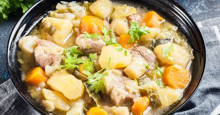Gulasz robię po niemiecku. Mięso rozpada się pod widelcem
