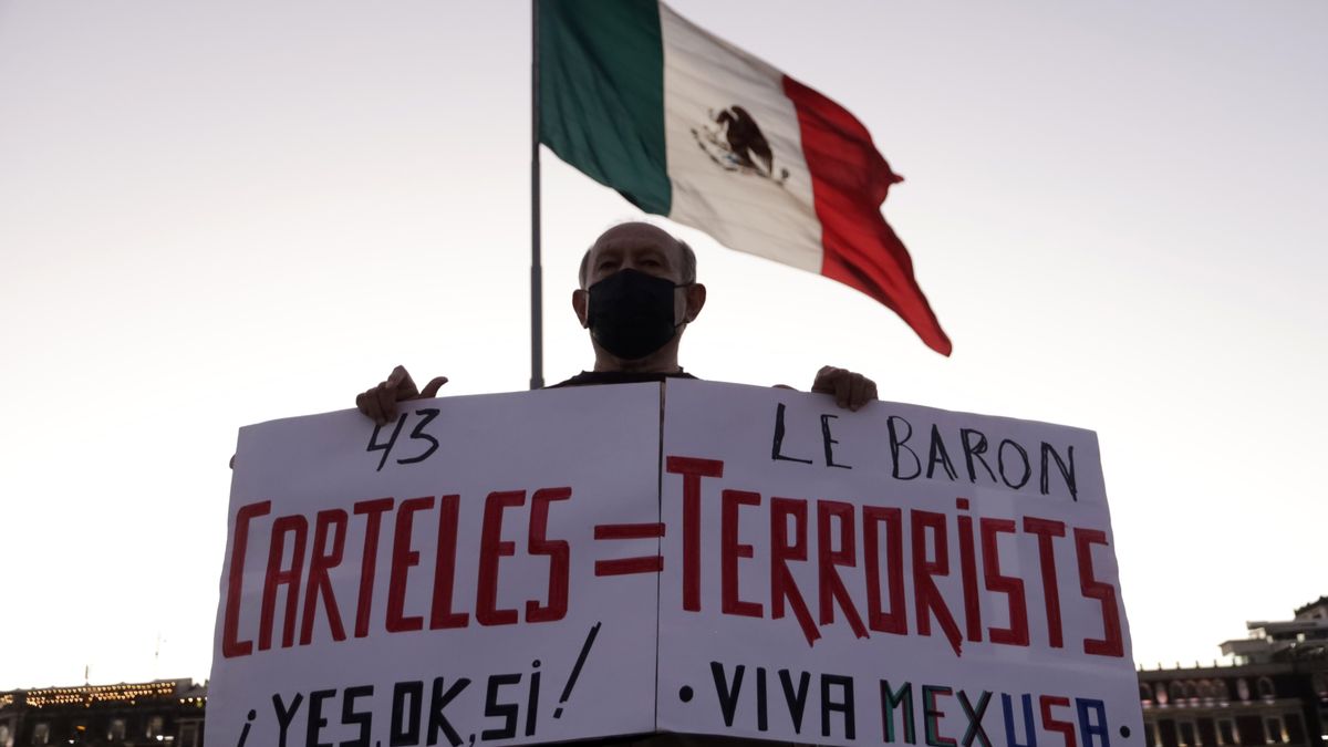 Vigil and 'National Mourning' To Condem Mass Extermination Site
MEXICO CITY, MEXICO - MARCH 15, 2025: A person taking part during a vigil and the "National Mourning of Tehuchitlán" following the discovery of a mass extermination site at Rancho Izaguirre in the state of Jalisco. Charred bones, at least 200 pairs of shoes, personal items, and clothing were found at Rancho Izaguirre, a suspected training and recruitment center. on March 15, 2025 in Mexico City, Mexico. (Photo credit should read Luis Barron/ Pixelnews/Future Publishing via Getty Images)
Pixelnews
drug graves, migrants, extermination camp, murders, rancho izaguirre, clandestine graves, teuchitlan municipality, justice