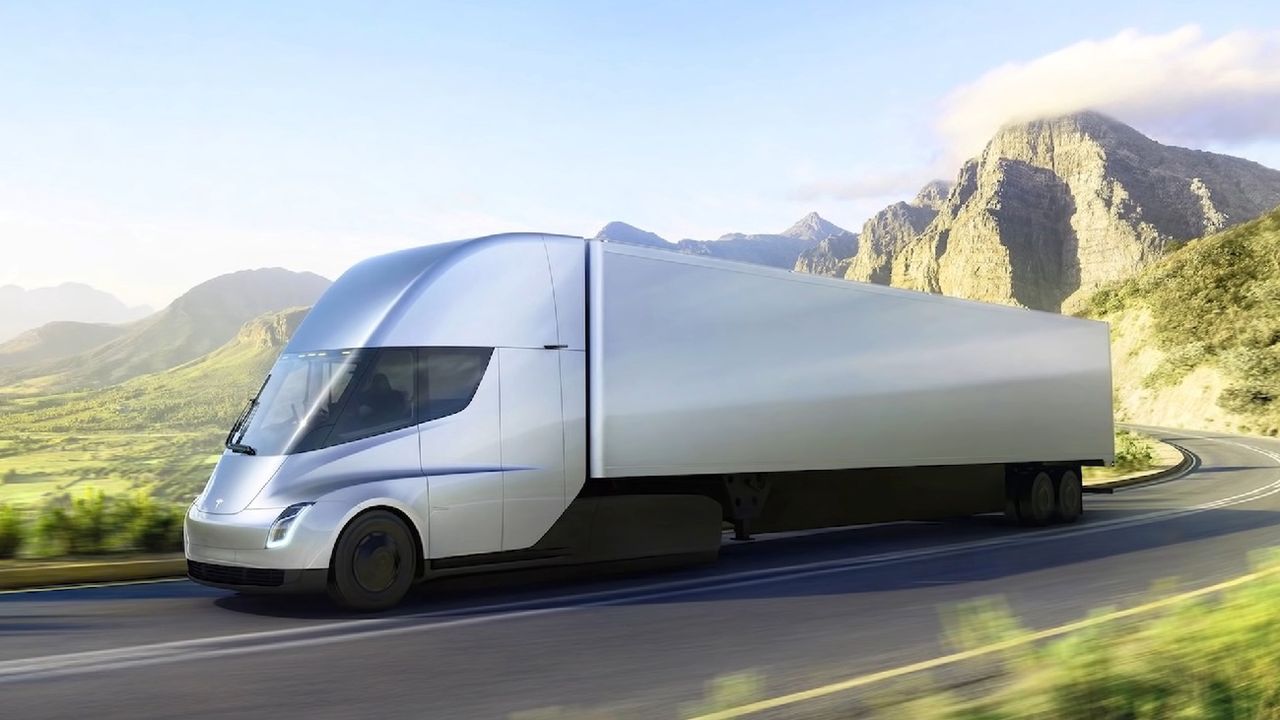 Elon Musk potwierdza: Tesla Semi trafi do klientów w 2021 roku