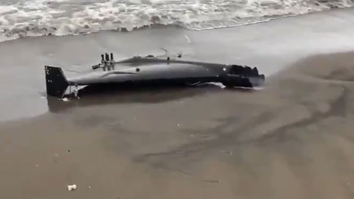 Wrak drona Shahed w czarnym malowaniu