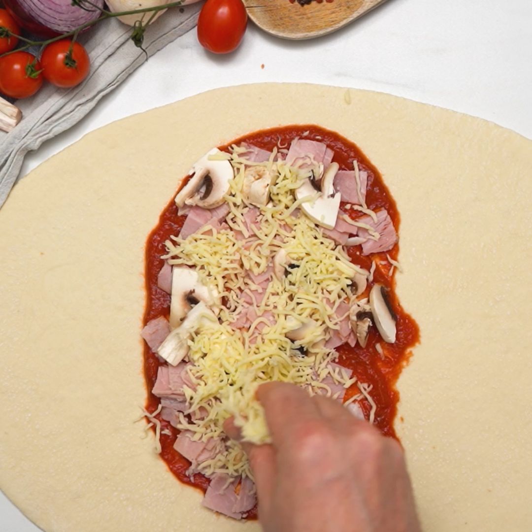 Dzisiejsza pizza będzie składać się z szynki, pieczarek i sera