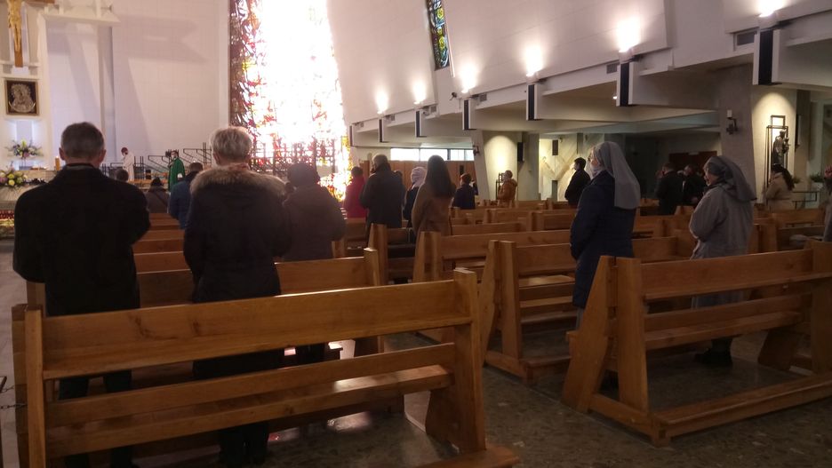 Warszawa. Msza w Parafii Rzymskokatolickiej Św. Andrzeja Boboli