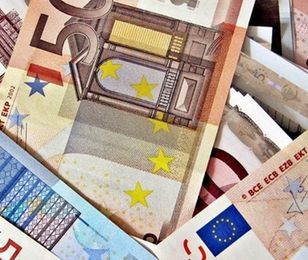 Niezwykłe znalezisko w śnieżnej zaspie. W etui na okulary było ponad 120 tys. zł.