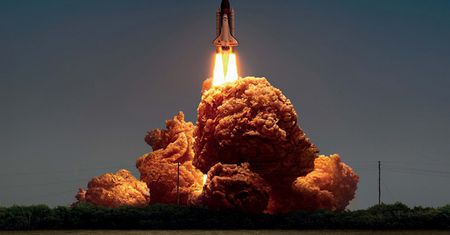 Ogniste kawałki kurczaka z KFC reklamują się same!
