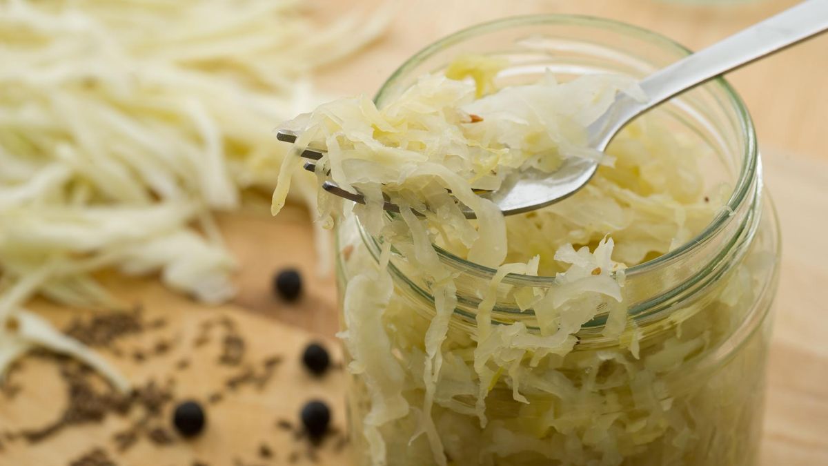 Kiszonki są bardzo zdrowe, ale spożywane na czczo mogą powodować bóle brzucha i wzdęcia