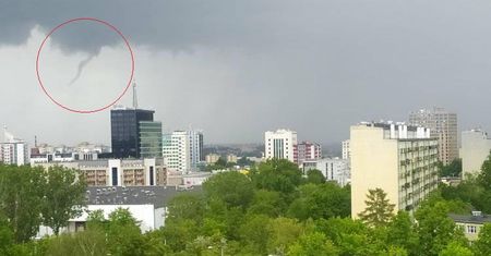 Lej kondensacyjny nad Lublinem. Zobacz niezwykłe zdjęcia naszych Czytelników