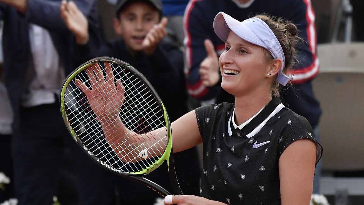 PAP/EPA / JULIEN DE ROSA  / Na zdjęciu: Marketa Vondrousova