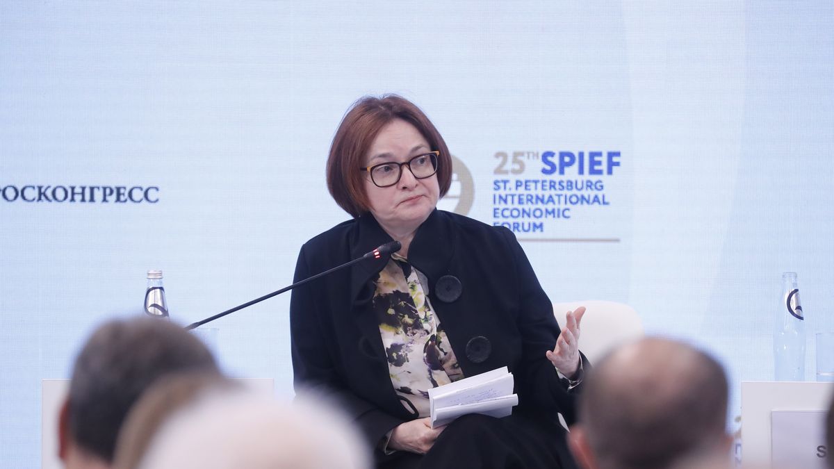 Governor of the Bank of Russia Elvira Nabiullina attends the St. Petersburg International Economic Forum (SPIEF) in St. Petersburg, Russia, 16 June 2022. The 25th St.Petersburg International Economic Forum runs from 15 to 18 June 2022. EPA/ANATOLY MALTSEV Dostawca: PAP/EPA.