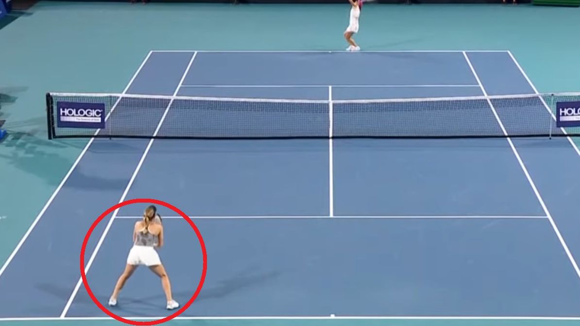 Zdjęcie okładkowe artykułu: YouTube / WTA / Na zdjęciu: zaskakujące ustawienie Jekateriny Aleksandrowej