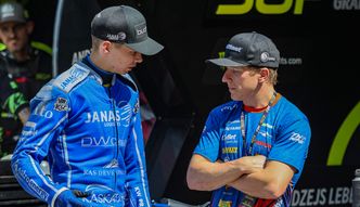 Przeciera oczy ze zdumienia. Duży szok