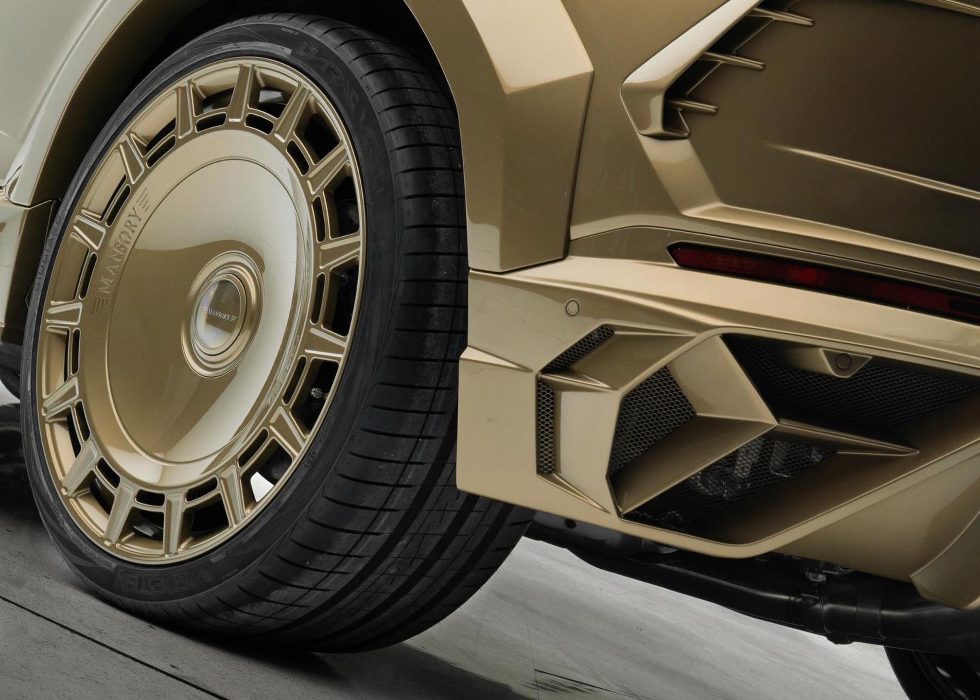 Mansory Venatus Bronzo Zenas, czyli złote Lamborghini Urus