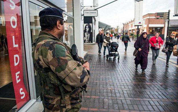 Francuskie "zakazane strefy". Jak islamskim ekstremistom udało się zasiać swoje ziarno?