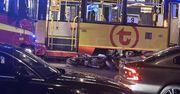 Warszawa: Motocyklista zderzył się z tramwajem w Al. Jerozolimskich