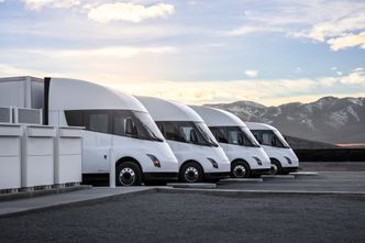 Tesla Semi w końcu gotowa. Ciężarówki trafiły do pierwszego klienta