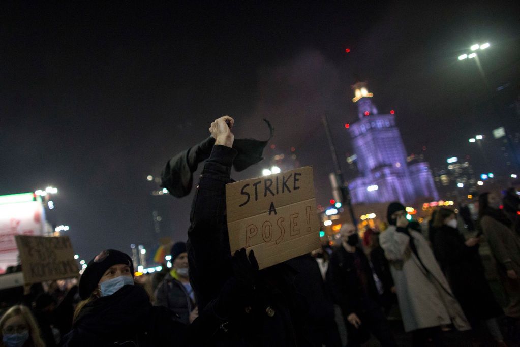 Nauczyciel brał udział w protestach. Grozi mu zwolnienie