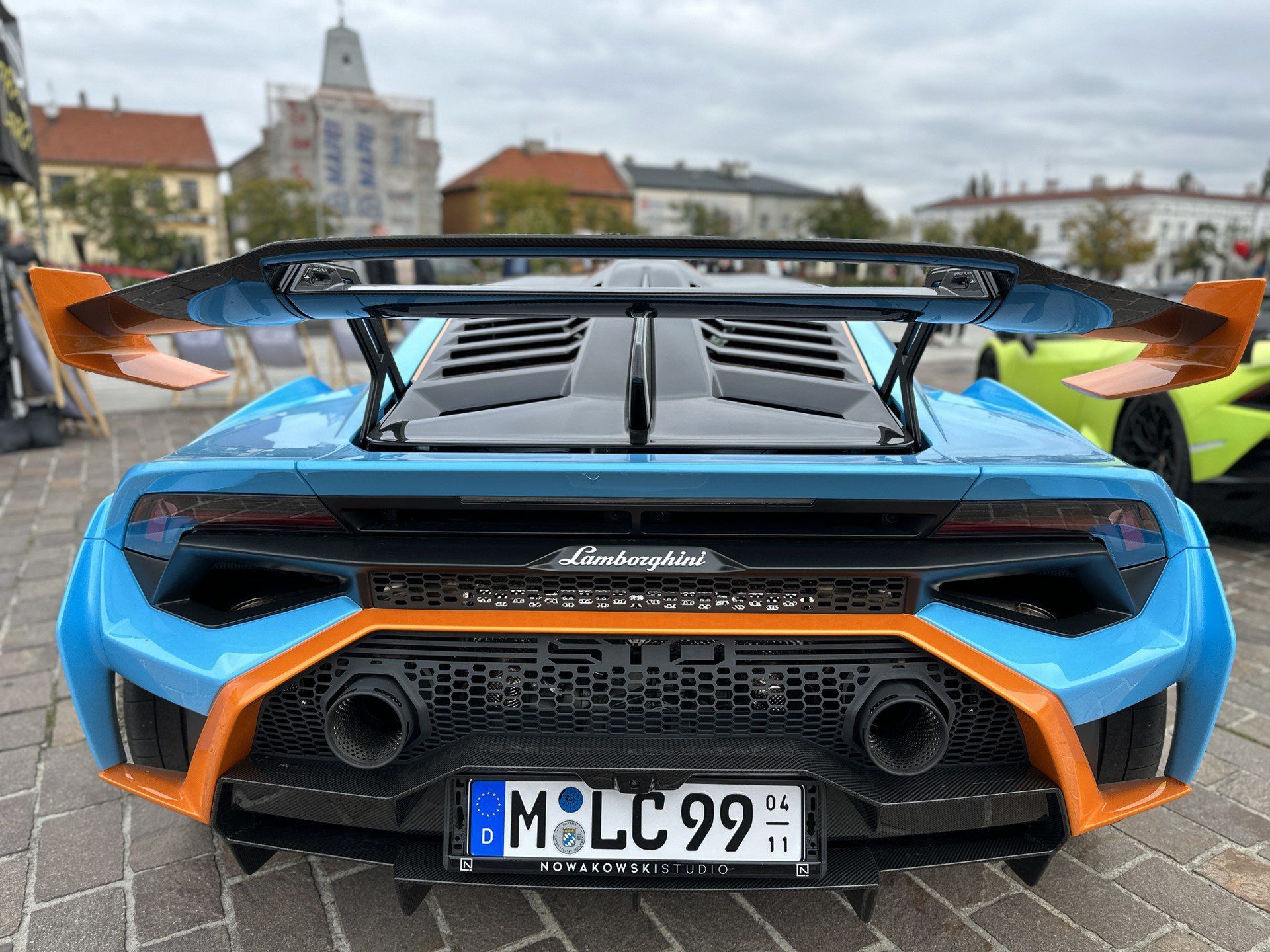 Lamborghini, Ferrari i McLaren w centrum Tomaszowa. Były przejażdżki i zbiórka na karetkę dla dzieci