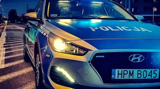 Rzucił butelką z łatwopalną cieczą w radiowóz. Był poważnym przestępcą