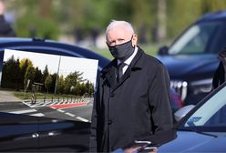 Prace przed domem Kaczyńskiego. Postawiono słupki, mieszkańcy oburzeni