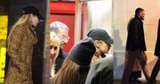 Gigi Hadid i Bradley Cooper ZNOWU przyłapani. Poszli na randkę do teatru. Romans kwitnie? (ZDJĘCIA)