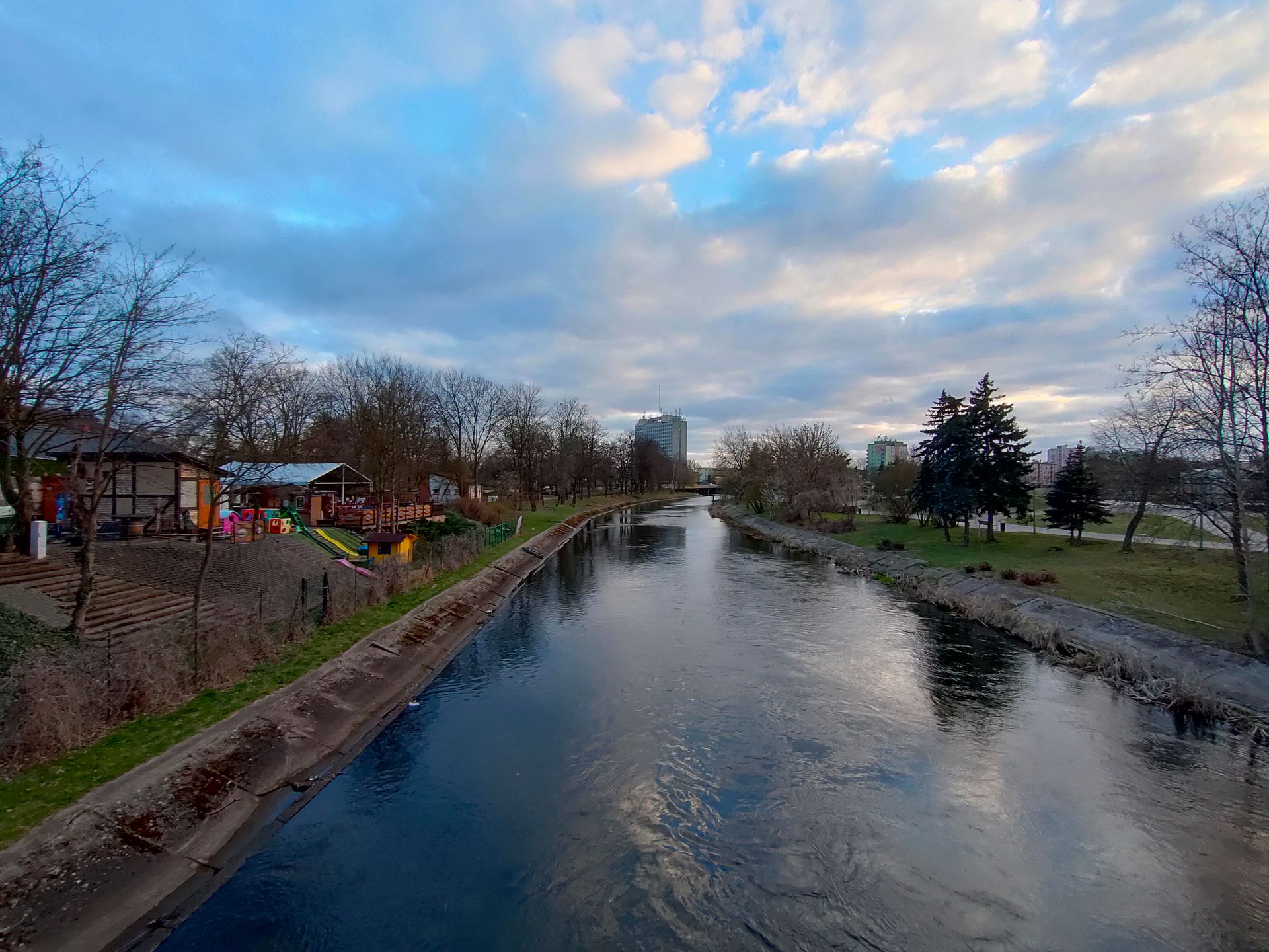 Test najtańszego smartfonu z aparatem 108 Mpix. realme 8 Pro spełnia swoje obietnice 13