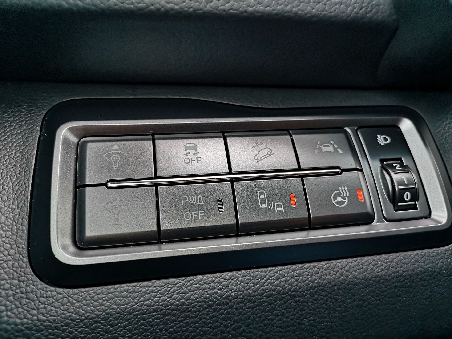 SsangYong Tivoli: Systemy bezpieczeństwa, standardowe audio i prosty system 5