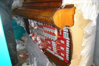 Papierosy w surowych podrobach, nagrobkach czy toalecie. Przemytnicy są bardzo pomysłowi