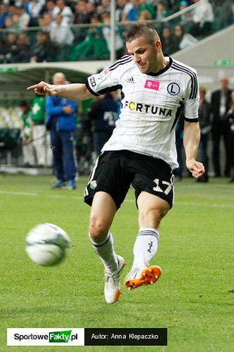 Tomasz Brzyski zapewnia, że Legia w meczu z Ruchem Chorzów powalczy o całą pulę