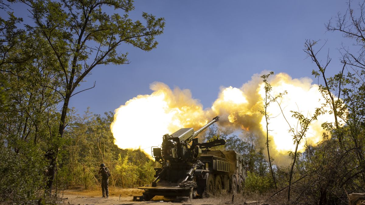 ZAPORIZHZHIA, UKRAINE - AUGUST 20: Servicemen of the 44th Separate Artillery Brigade are firing the 2S22 "Bogdana" at Russian military positions on August 20, 2025 in Zaporizhzhia region, Ukraine. Artillerymen of the 44th Separate Artillery Brigade of the Armed Forces of Ukraine are carrying out combat missions with a 2S22 "Bogdana" self-propelled howitzer against Russian troops near the front line in the Zhaporizhia direction. According to reports from army commander Oleksandr Syrskyi, Russian forces have concentrated there, he said they are preparing an attack. (Photo by Frontliner/Getty Images)