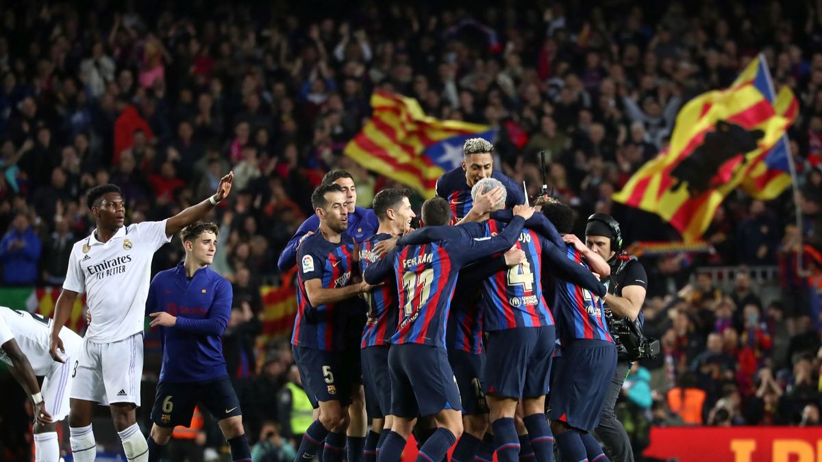 Zdjęcie okładkowe artykułu: Getty Images / NurPhoto / Na zdjęciu: piłkarze FC Barcelony