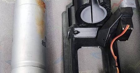 Ukraińska improwizacja wojenna. Komercyjne drony zrzucają bomblety