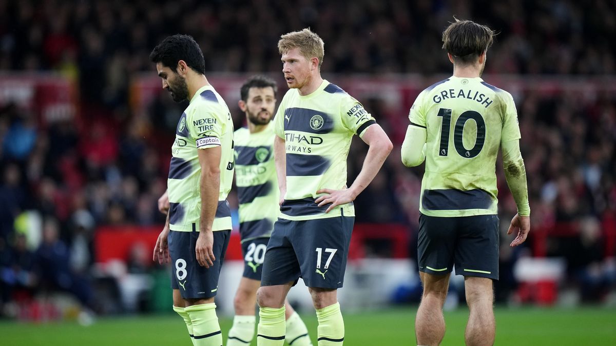 Getty Images / Tom Flathers/Manchester City FC / Na zdjęciu: piłkarze Manchesteru City. W środku Kevin De Bruyne