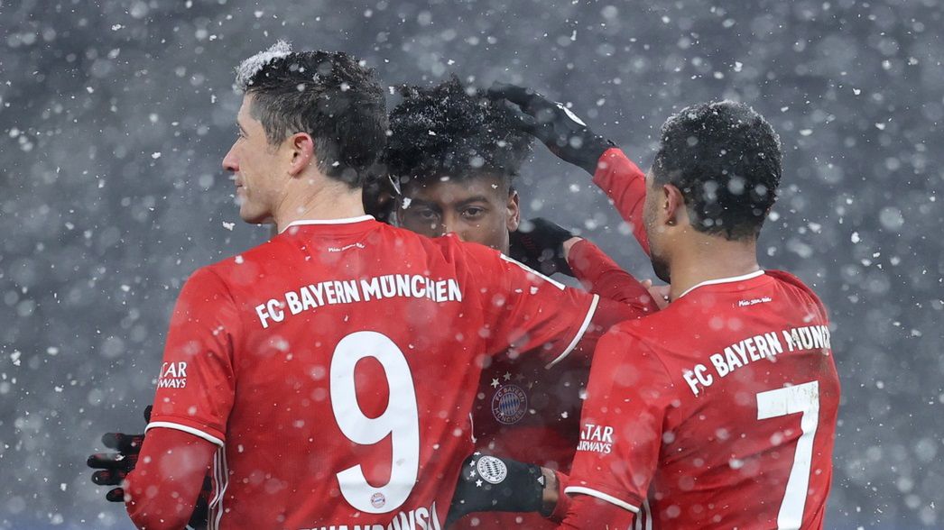Zdjęcie okładkowe artykułu: PAP/EPA / Boris Streubel / Na zdjęciu: piłkarze Bayernu Monachium cieszą się z gola