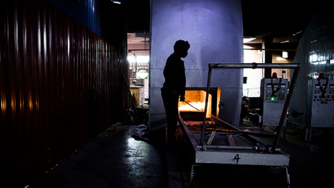 Krematoria w Indiach działają bez przerwy.