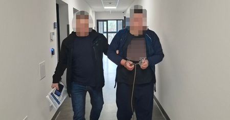 Otwock: Atakował nożyczkami lekarzy i policjantów. Uciekając, próbował sterroryzować kierowcę i ukraść BMW