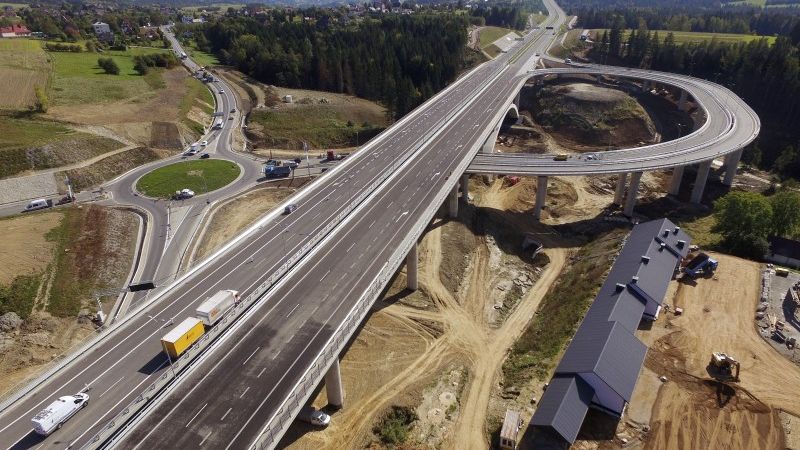 Wszystkie inwestycje związane z budową nowej Zakopianki zgodnie z planem powinny zakończyć się w 2021 roku.