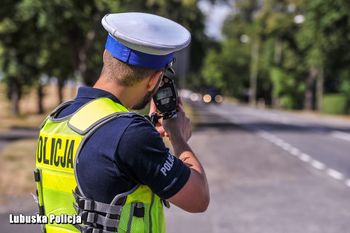 Dobiegniew: 19-letni pirat drogowy w skodzie. 2500 zł mandatu i utrata prawa jazdy