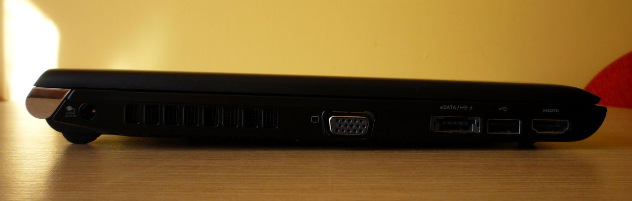 Toshiba Portégé R830-130 - ścianka lewa (zasilanie, VGA, eSATA/USB 2.0 combo, USB 2.0, HDMI)