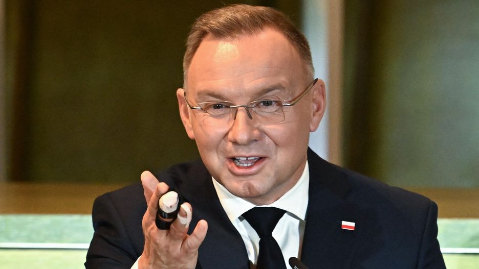 Andrzej Duda
Radek Pietruszka
briefing prasowy, gest, Konferencja naukowa, Lavoro pericoloso. O pracy s�dziego, mina, najwy�szy, nauka, naukowa, praca, prasowa, s�d, s�downictwo, s�dy, s�dzia, portret