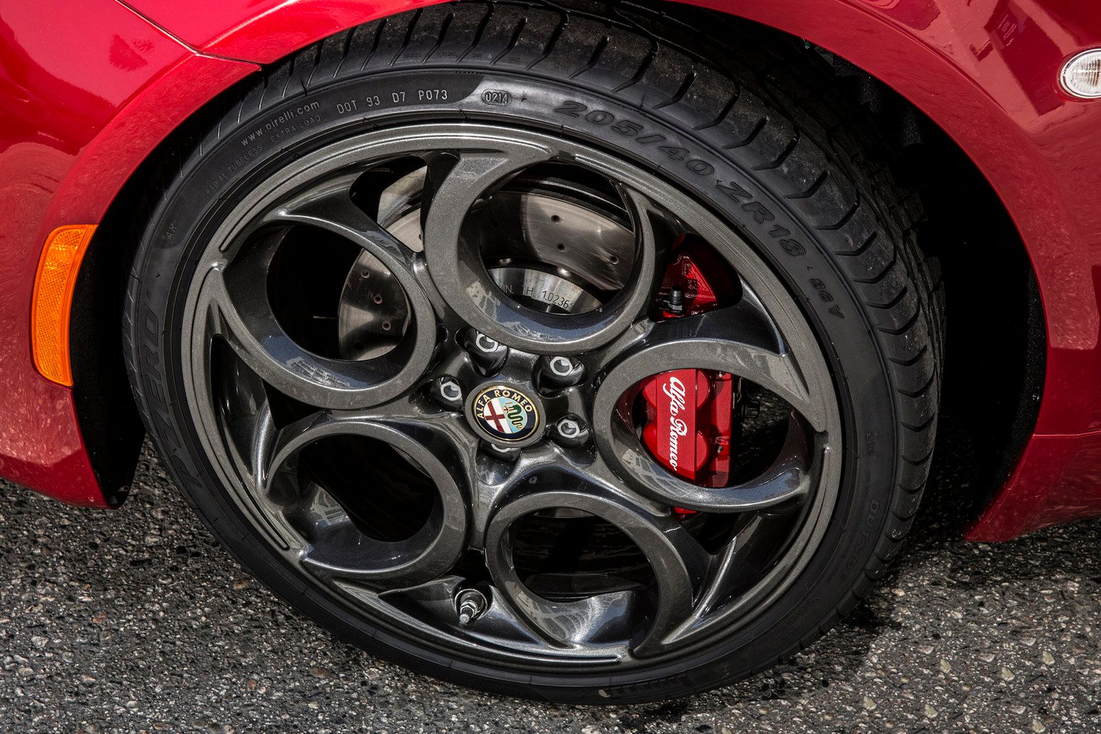 Alfa Romeo 4C w wersji na rynek amerykański w obszernej galerii zdjęć 20