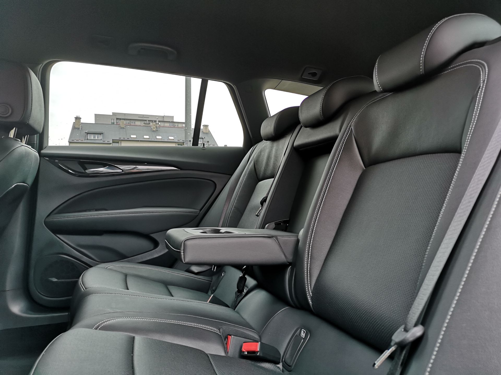 Opel Insignia Sports Tourer: System Multimedia Navi Pro, fabryczne audio i systemy wsparcia kierowcy 30