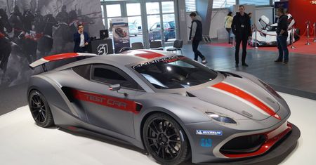 Arrinera wchodzi w kryptowaluty. Elektryczny samochód wyścigowy w planach